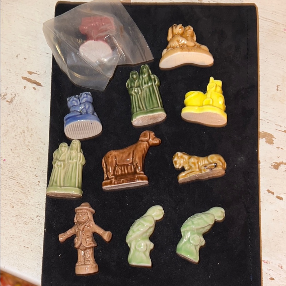 Lot of 11 Wade of England porcelain figurines dog cat more scarecrow